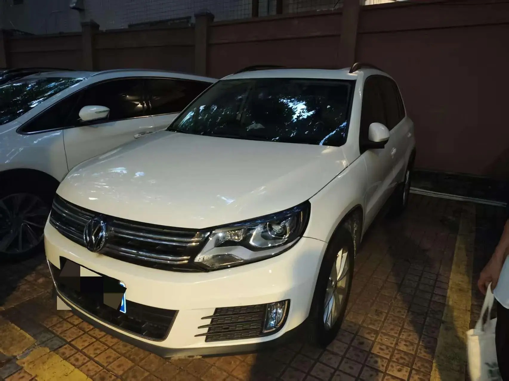 2017 VOLKSWAGEN TIGUAN view 1