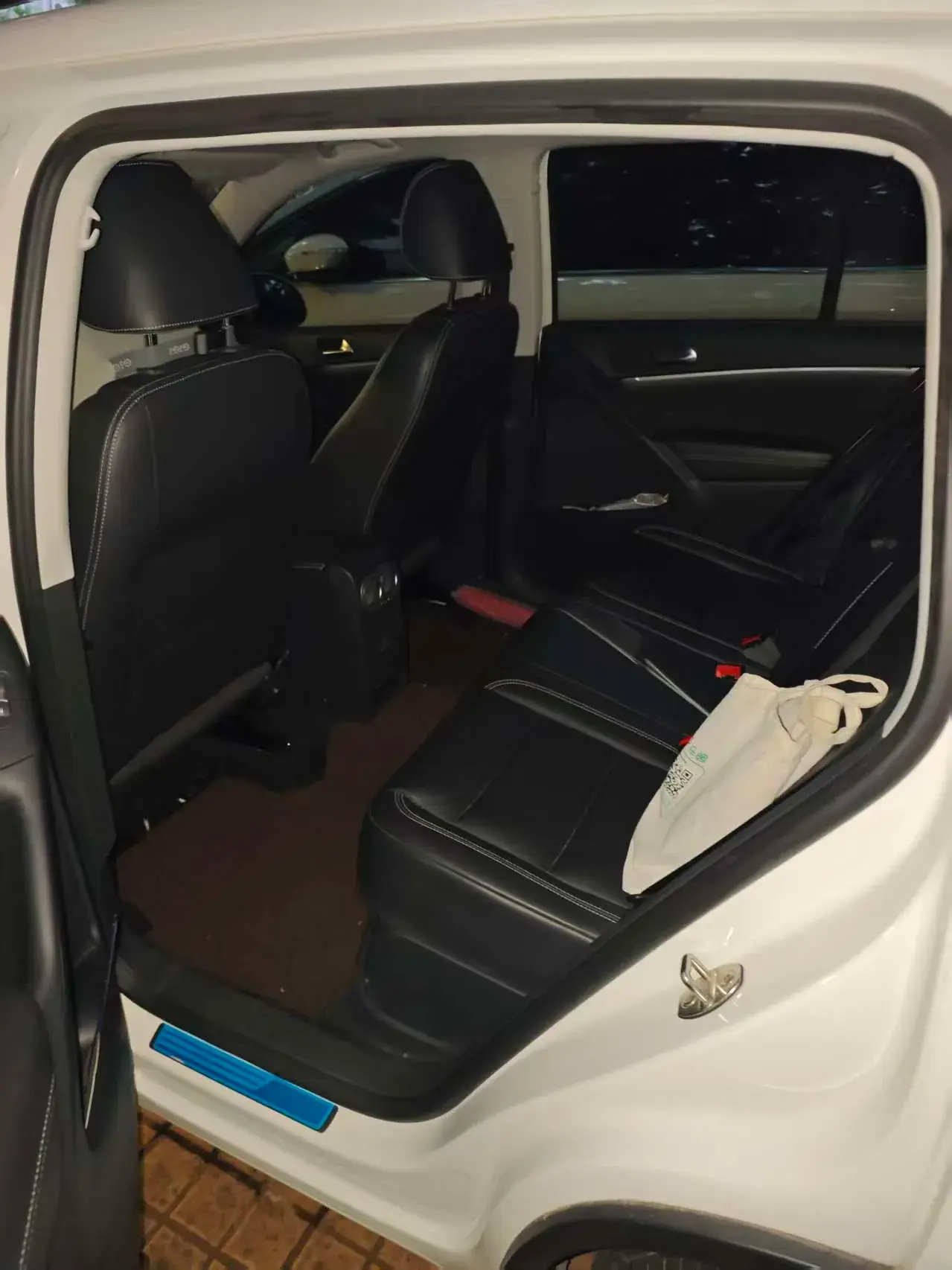 2017 VOLKSWAGEN TIGUAN thumbnail 2