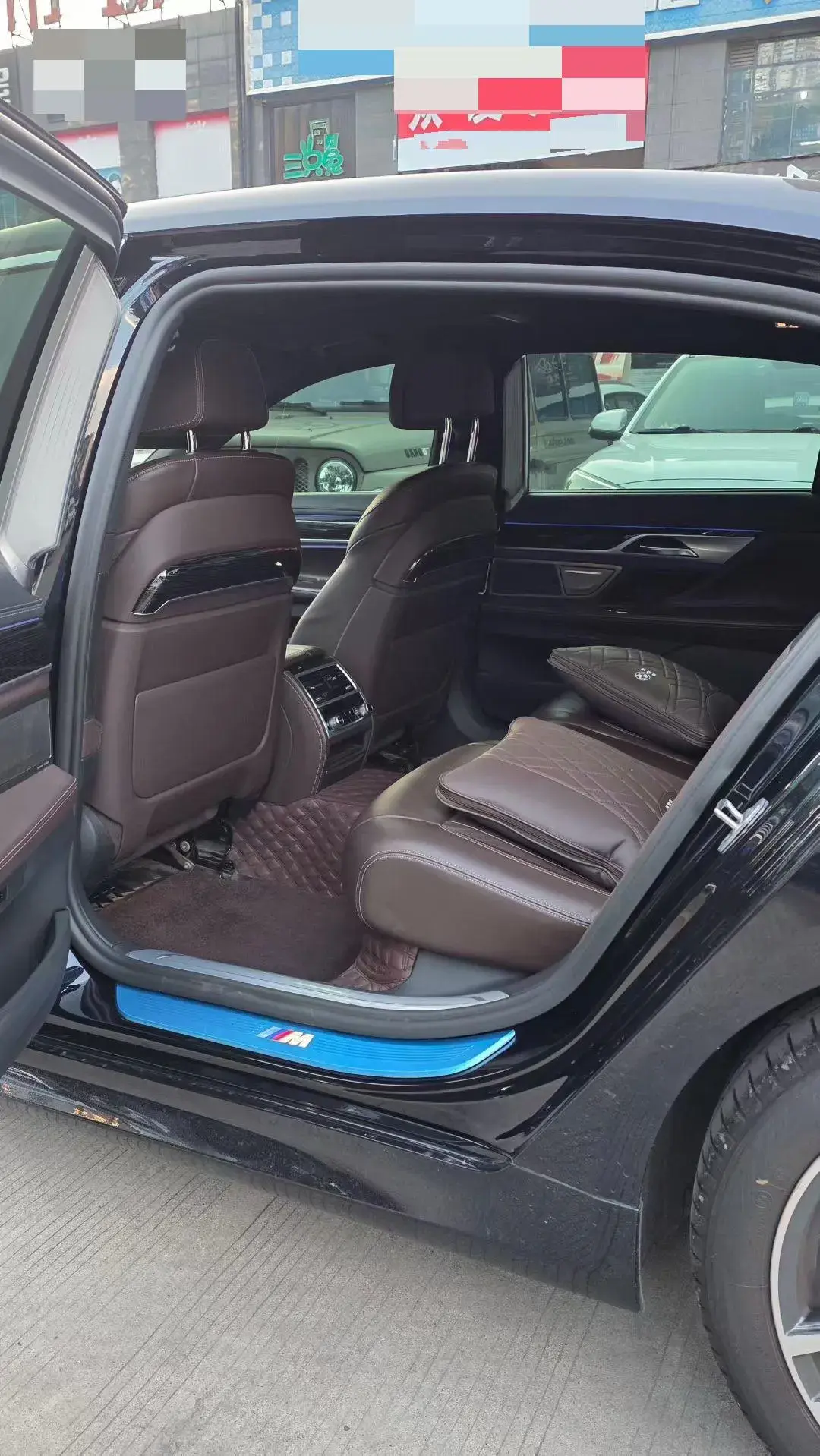 2021 BMW 7 thumbnail 4