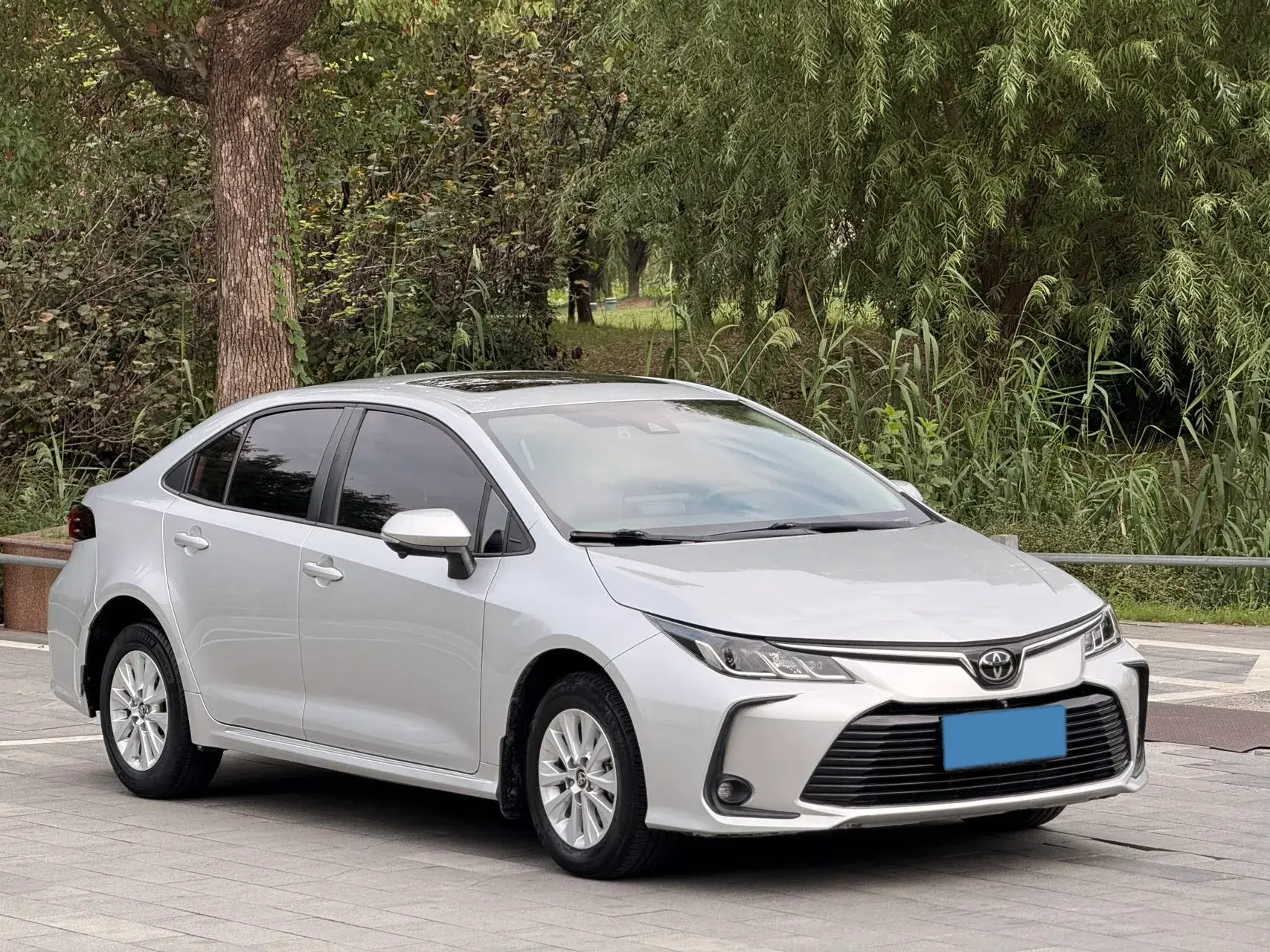 2019 TOYOTA COROLLA thumbnail 3