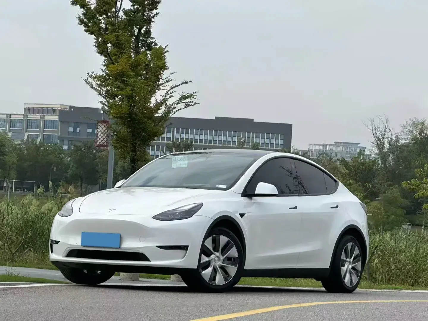 2022 TESLA MODEL view 1