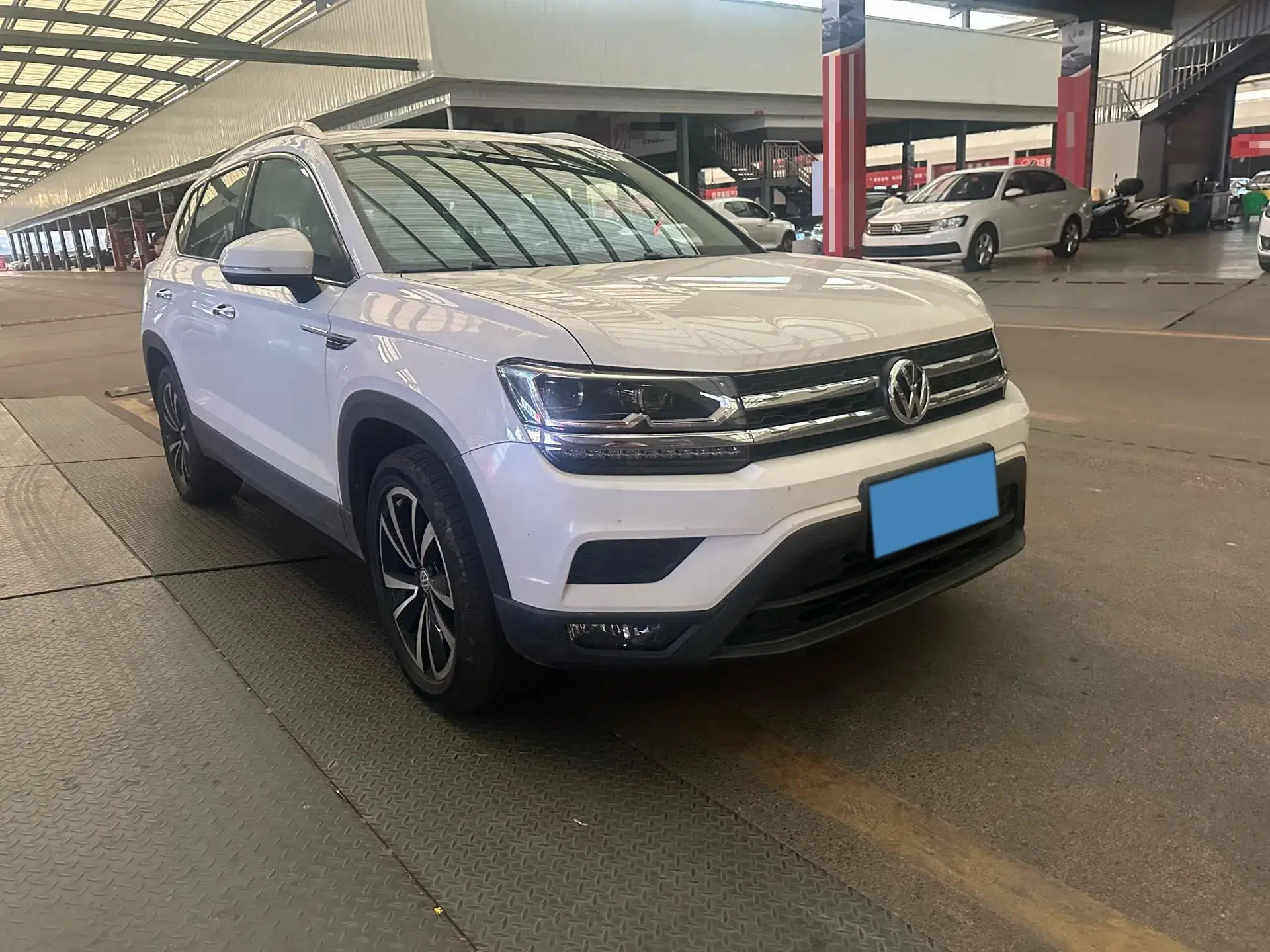 2019 VOLKSWAGEN THARU thumbnail 3