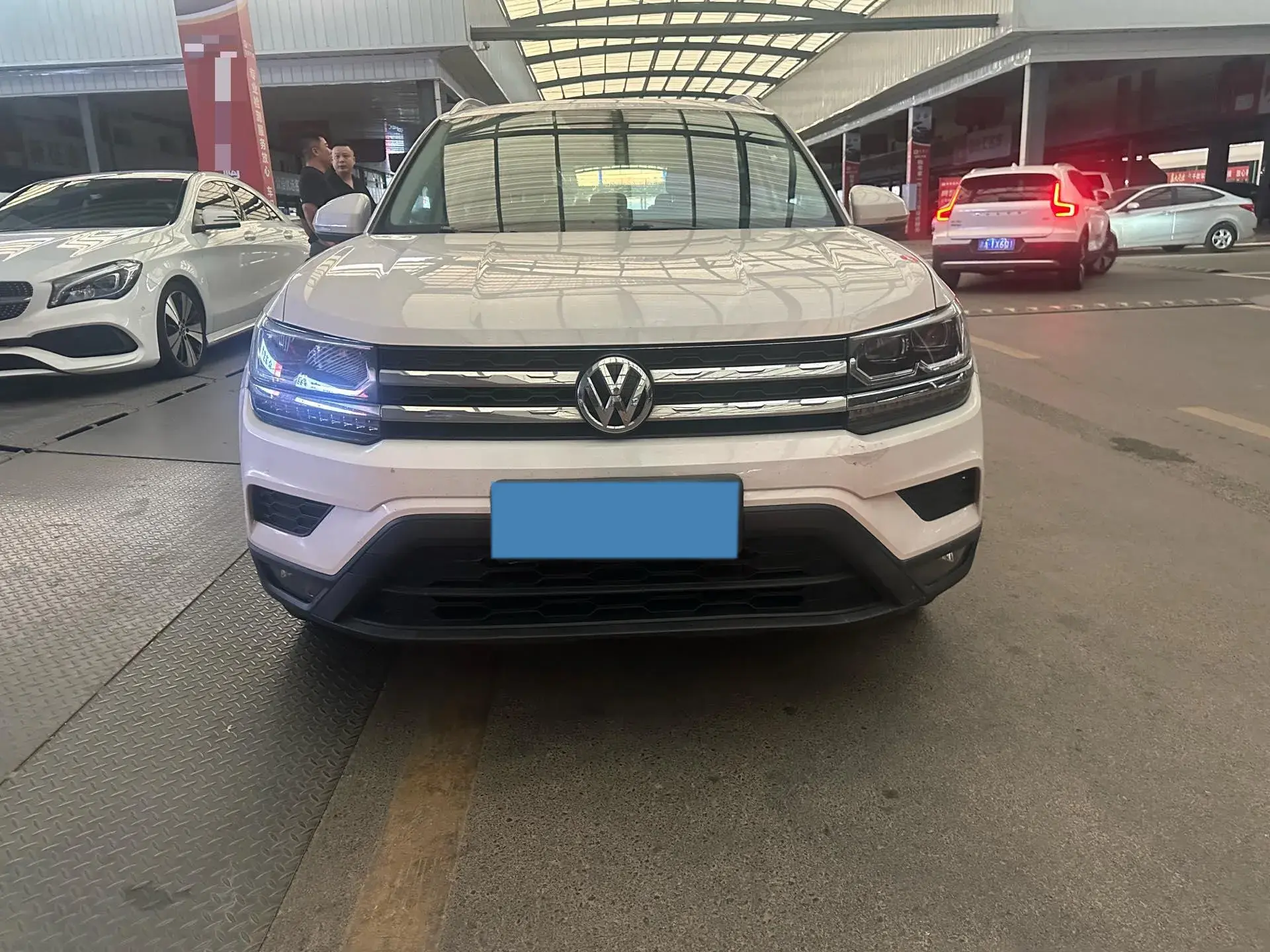 2019 VOLKSWAGEN THARU thumbnail 2