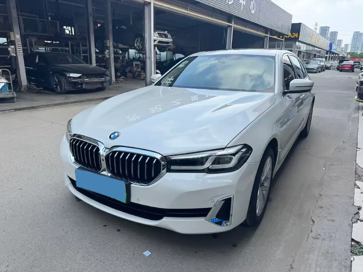 2021 BMW 5 Series 2.0T 184HP L4 8AT PHEV 17.7KWH