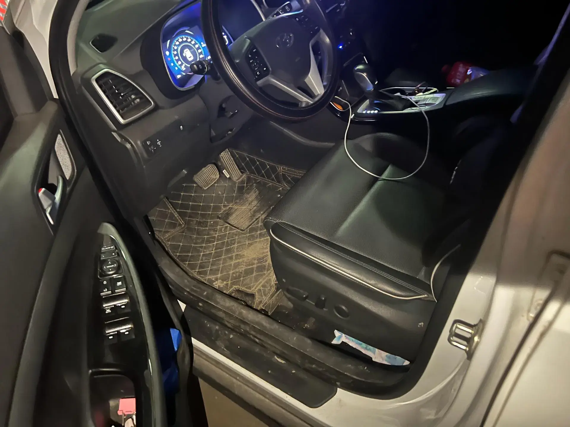 2020 HYUNDAI TUCSON thumbnail 3