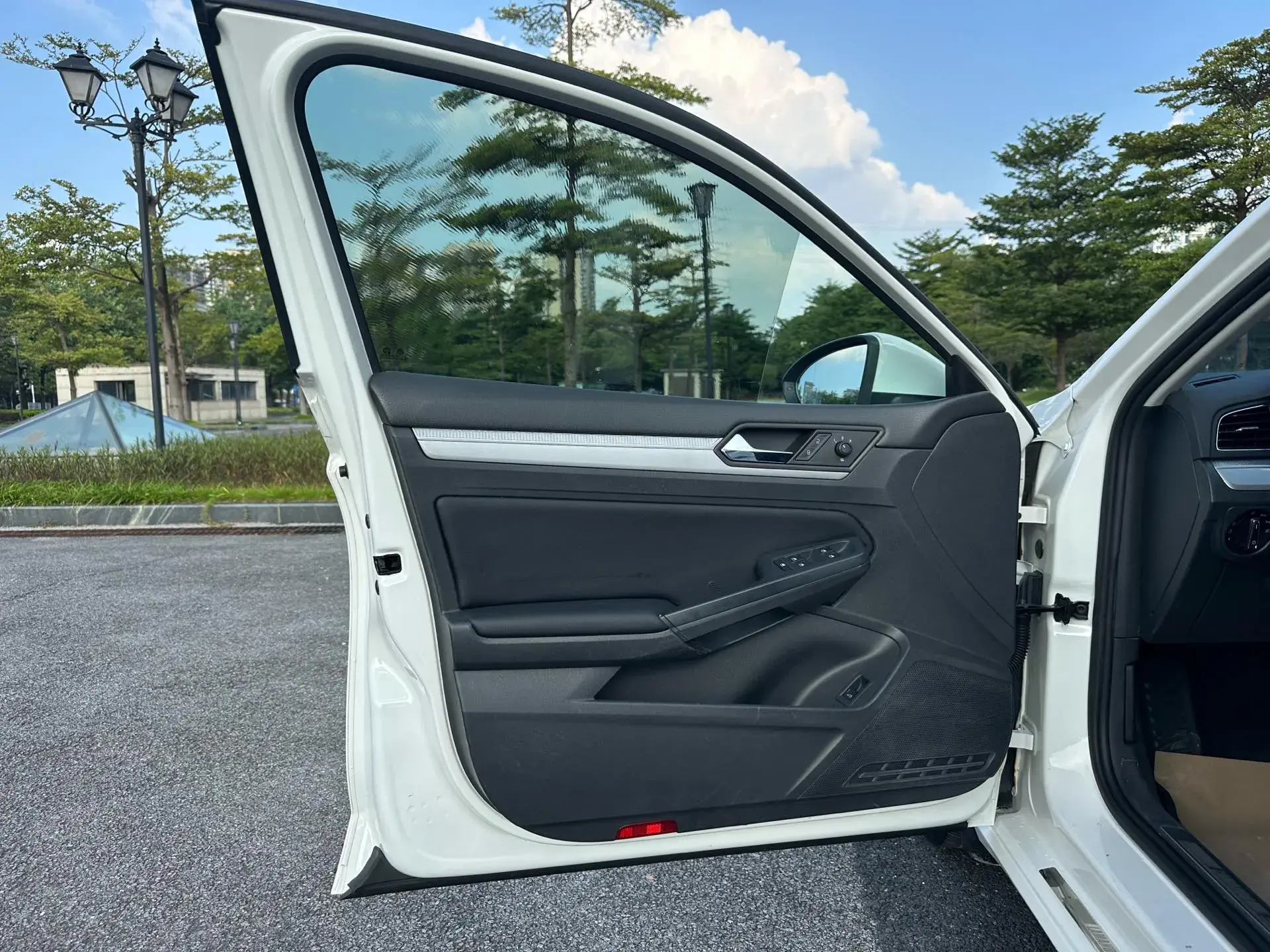 2017 VOLKSWAGEN LAMANDO thumbnail 2