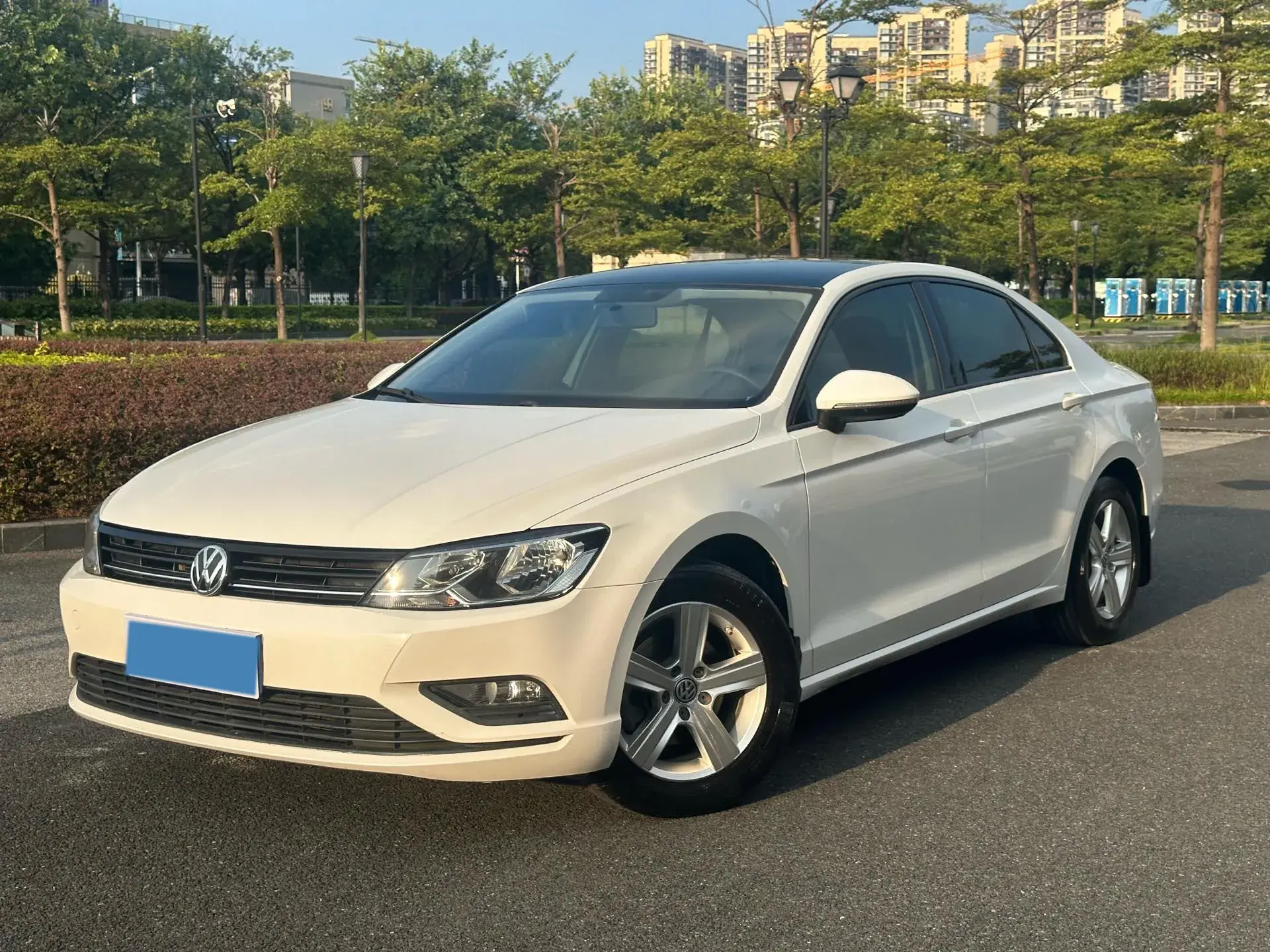 2017 VOLKSWAGEN LAMANDO view 1