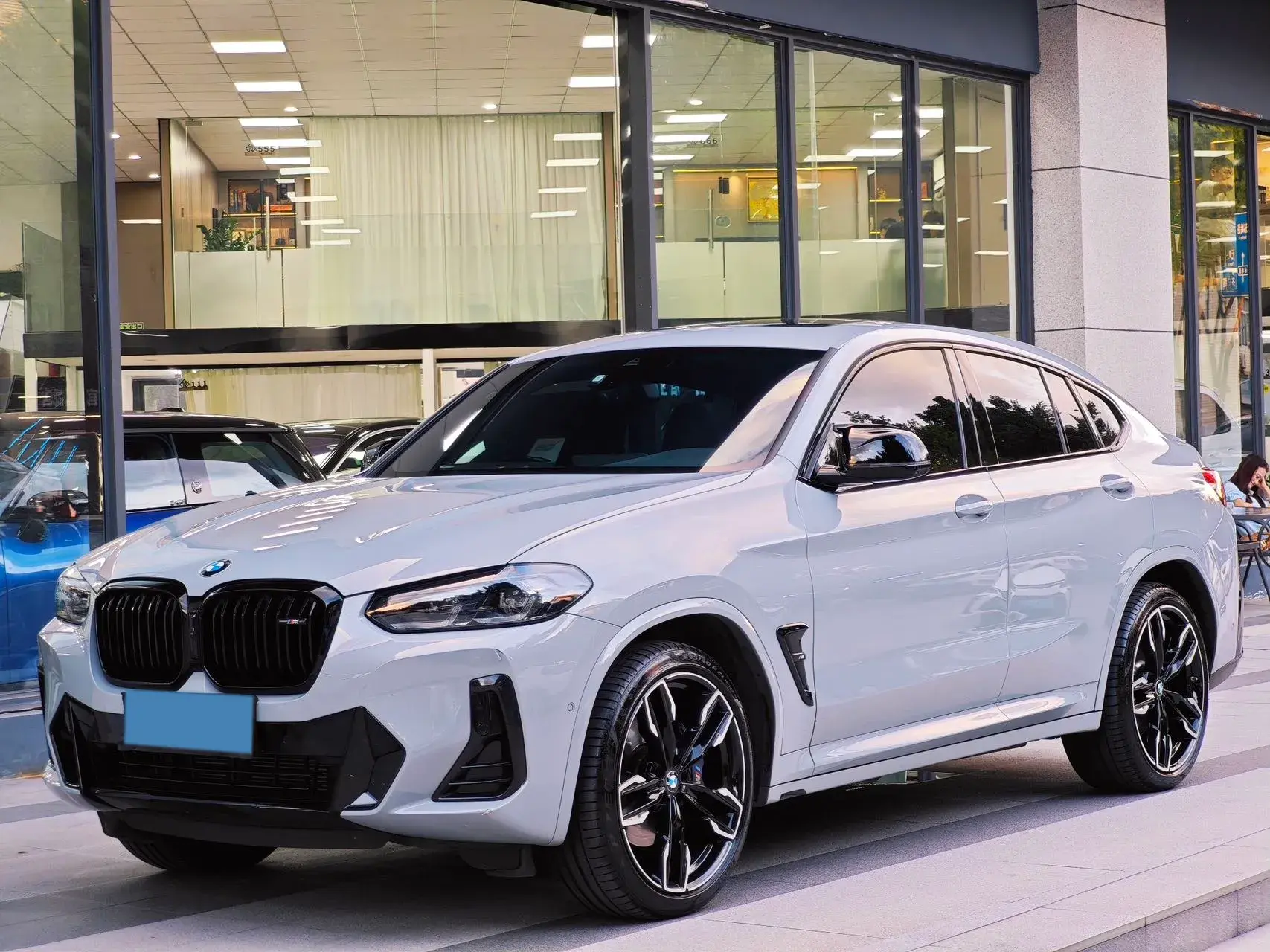 2022 BMW 3.0T view 1