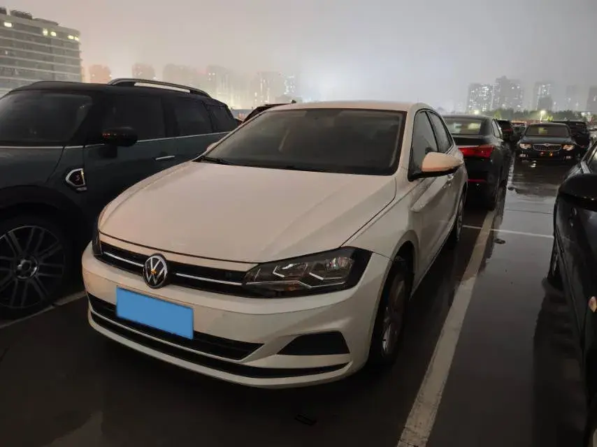 2023 VOLKSWAGEN POLO view 1