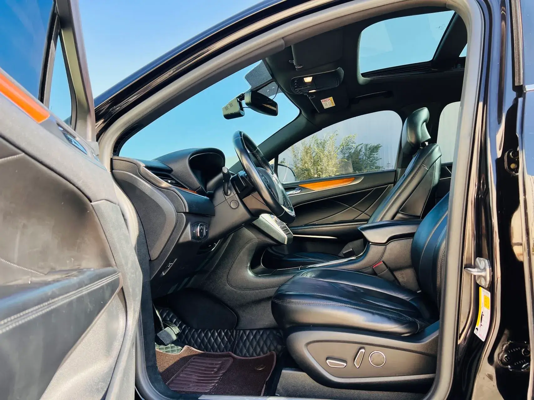 2017 LINCOLN MKC thumbnail 4