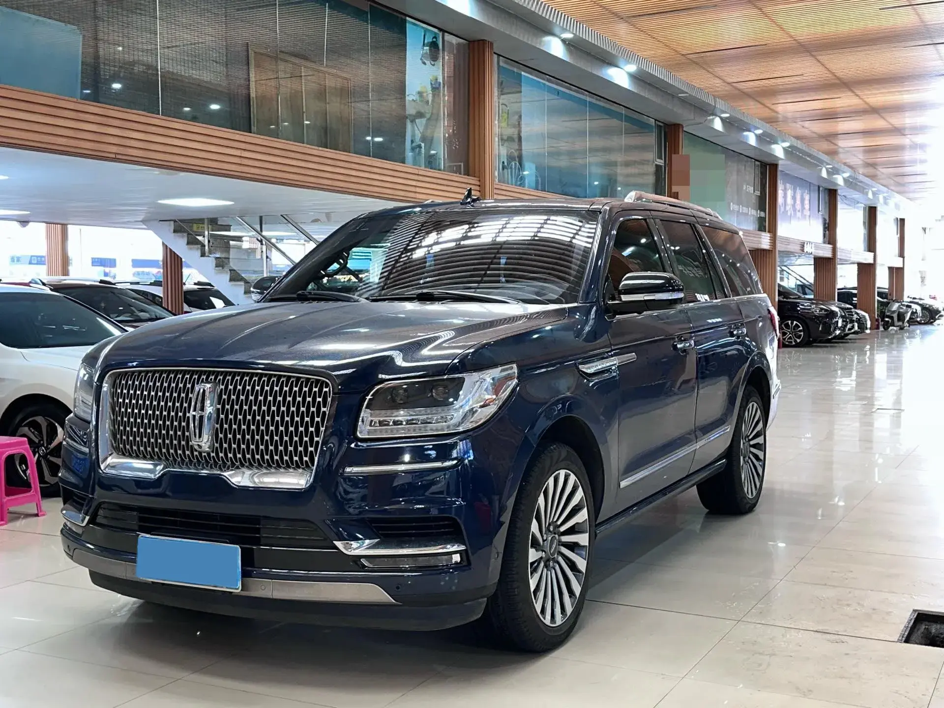 2019 LINCOLN NAVIGATOR view 1