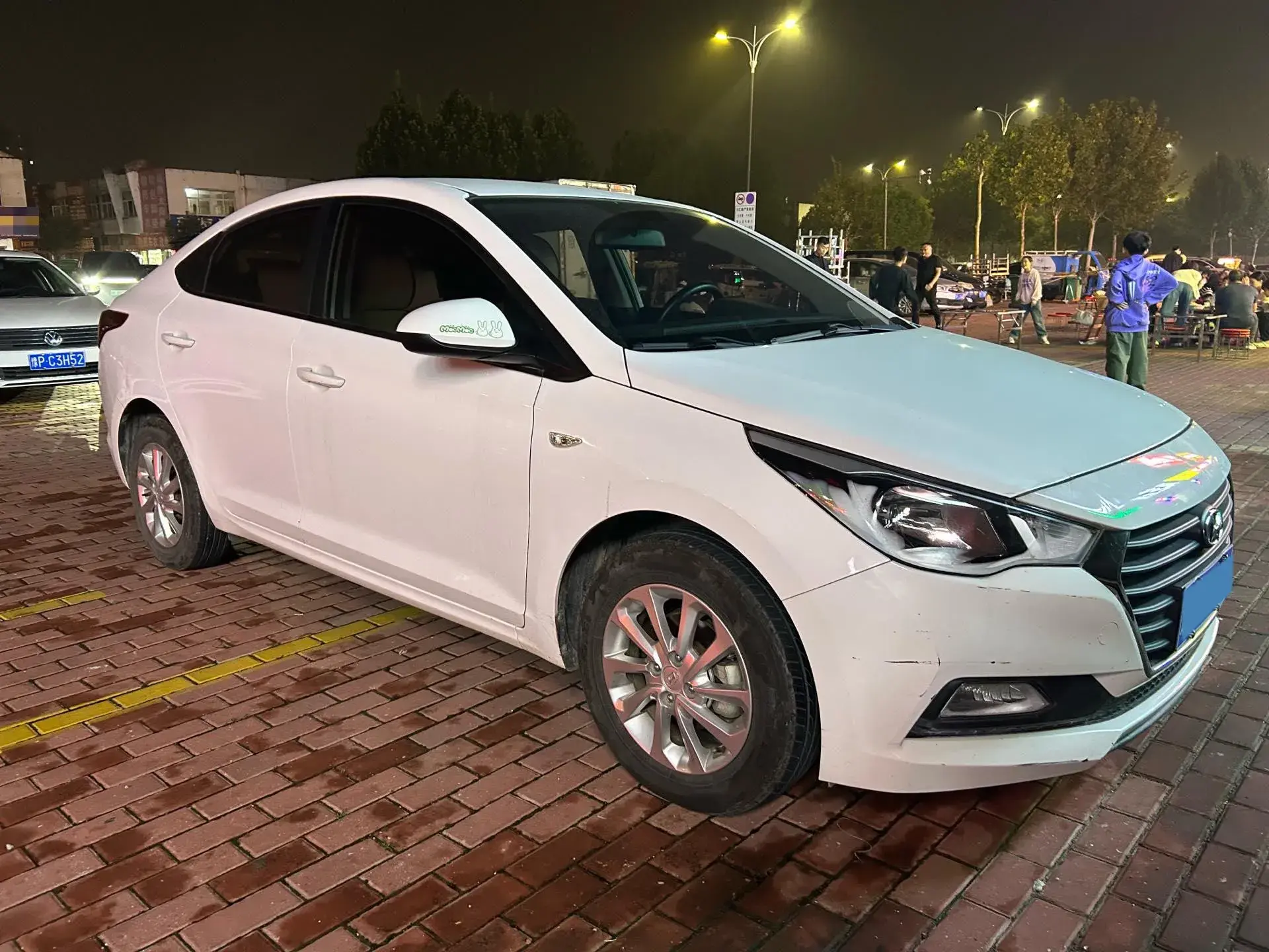 2016 HYUNDAI VERNA thumbnail 3