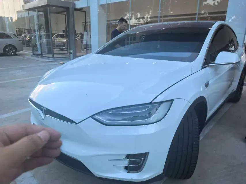 2019 TESLA MODEL view 1