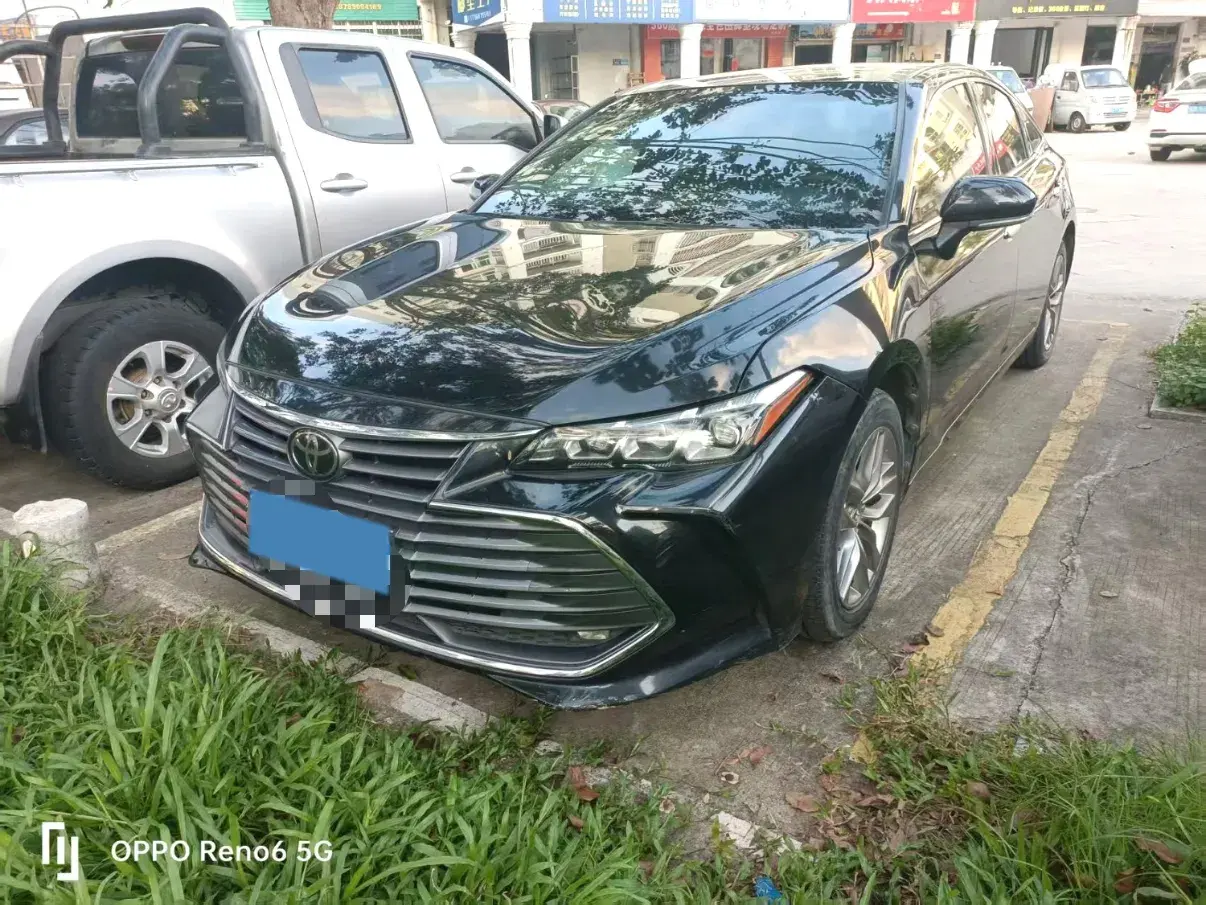 2019 TOYOTA AVALON view 1
