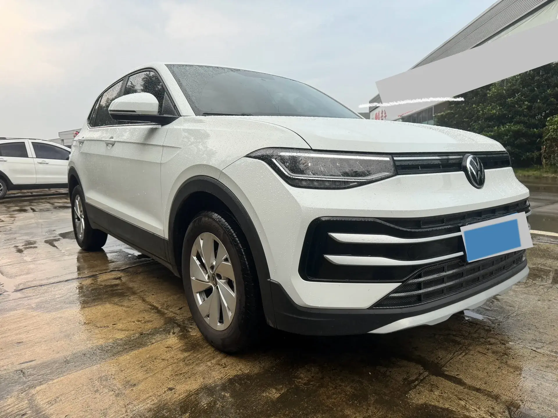 2025 VOLKSWAGEN THARU thumbnail 3