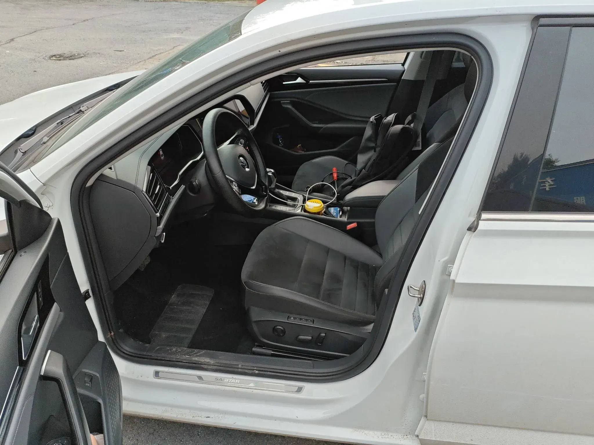 2022 VOLKSWAGEN SAGITAR thumbnail 4