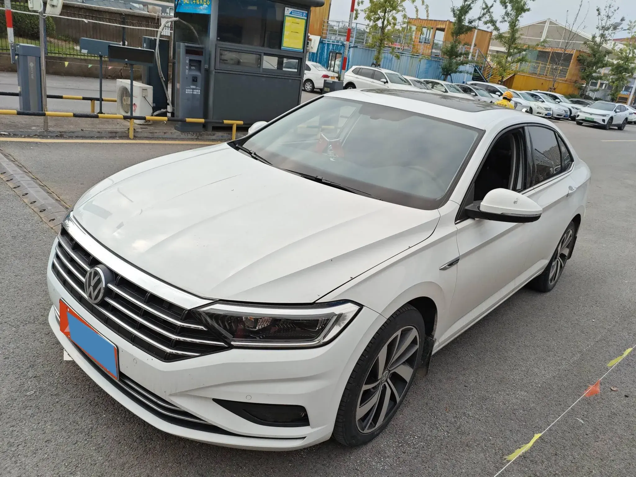 2022 VOLKSWAGEN SAGITAR view 1