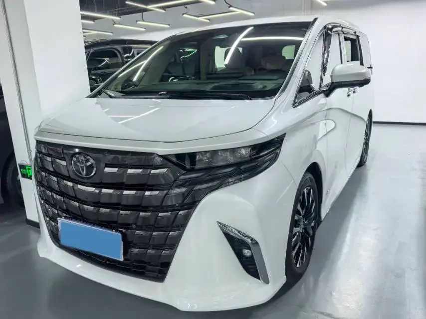 2024 Toyota Alphard 2.5L 190HP L4 E-CVT Hybrid