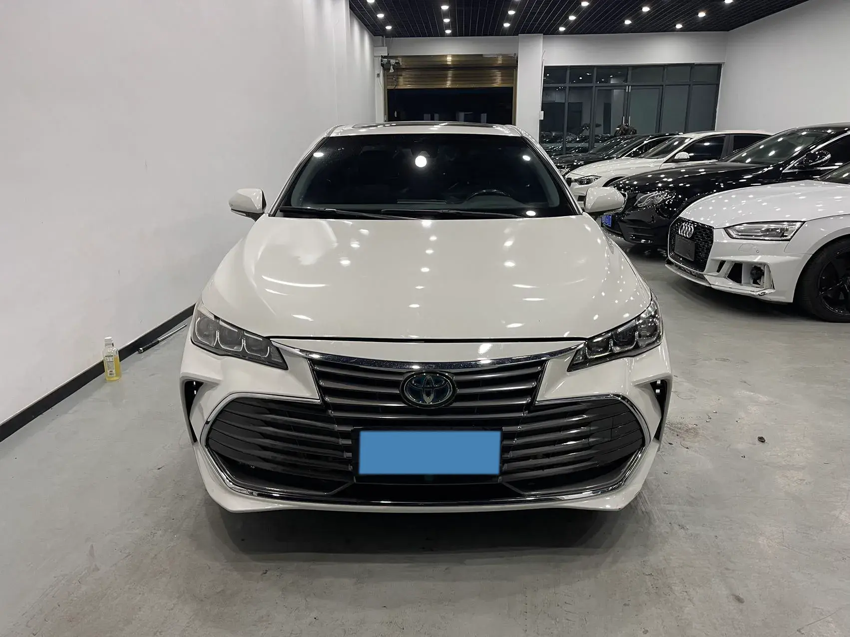 2019 TOYOTA AVALON thumbnail 2