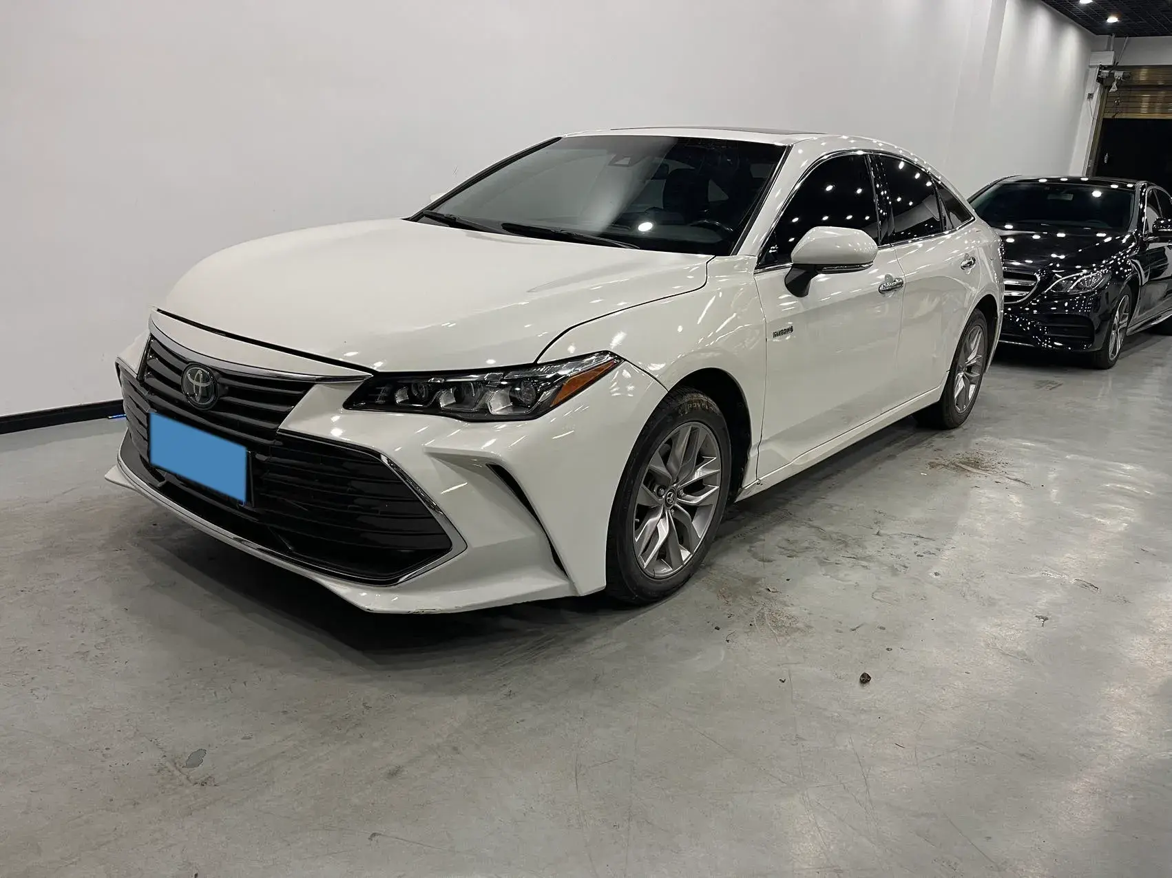 2019 TOYOTA AVALON view 1