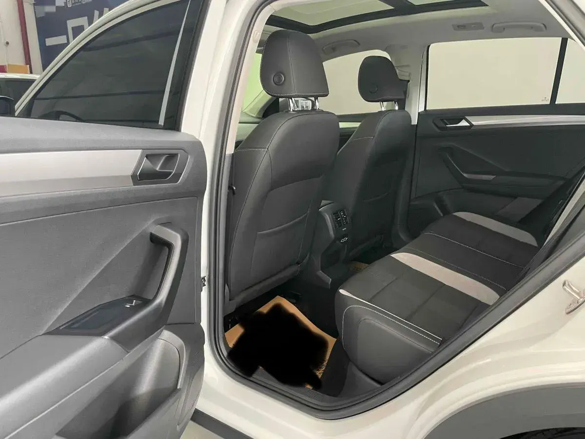 2022 VOLKSWAGEN T-ROC thumbnail 4