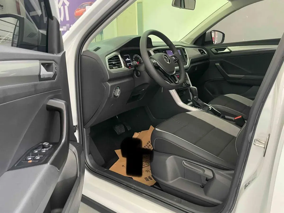 2022 VOLKSWAGEN T-ROC thumbnail 3