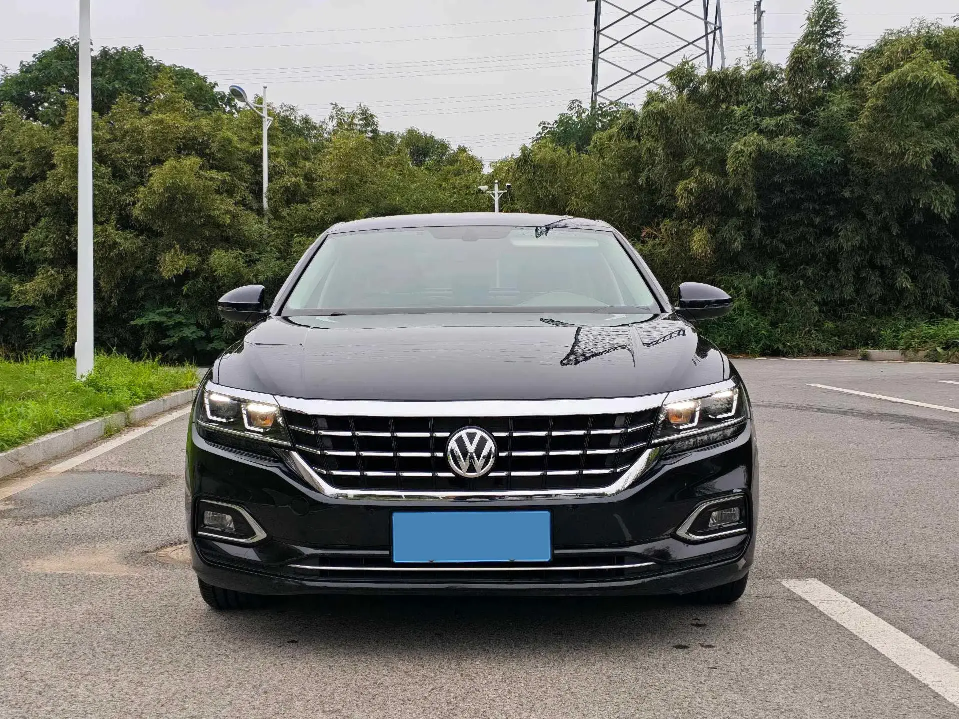 2019 VOLKSWAGEN PASSAT thumbnail 2