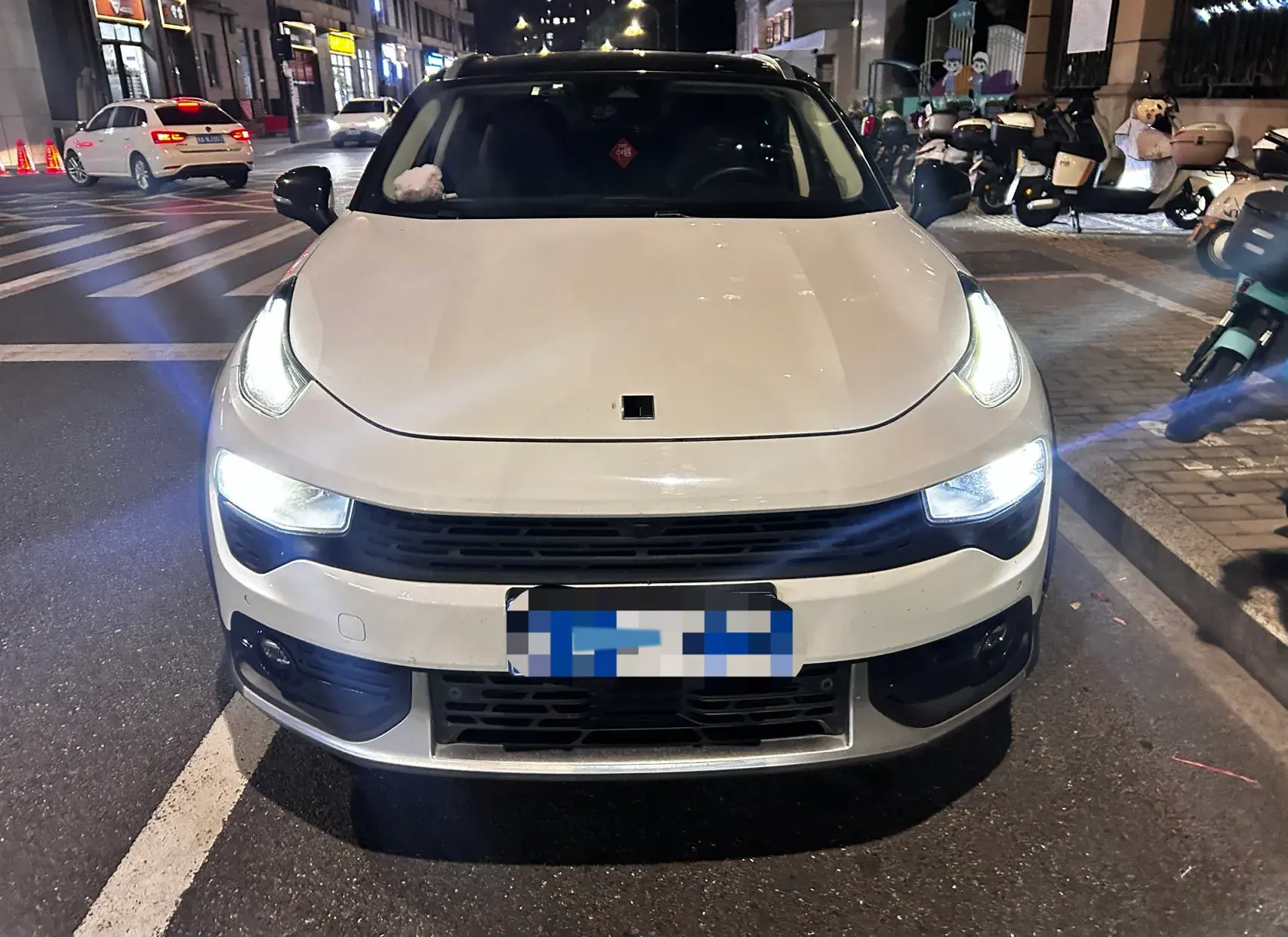 2018 LYNK&CO 02 thumbnail 3