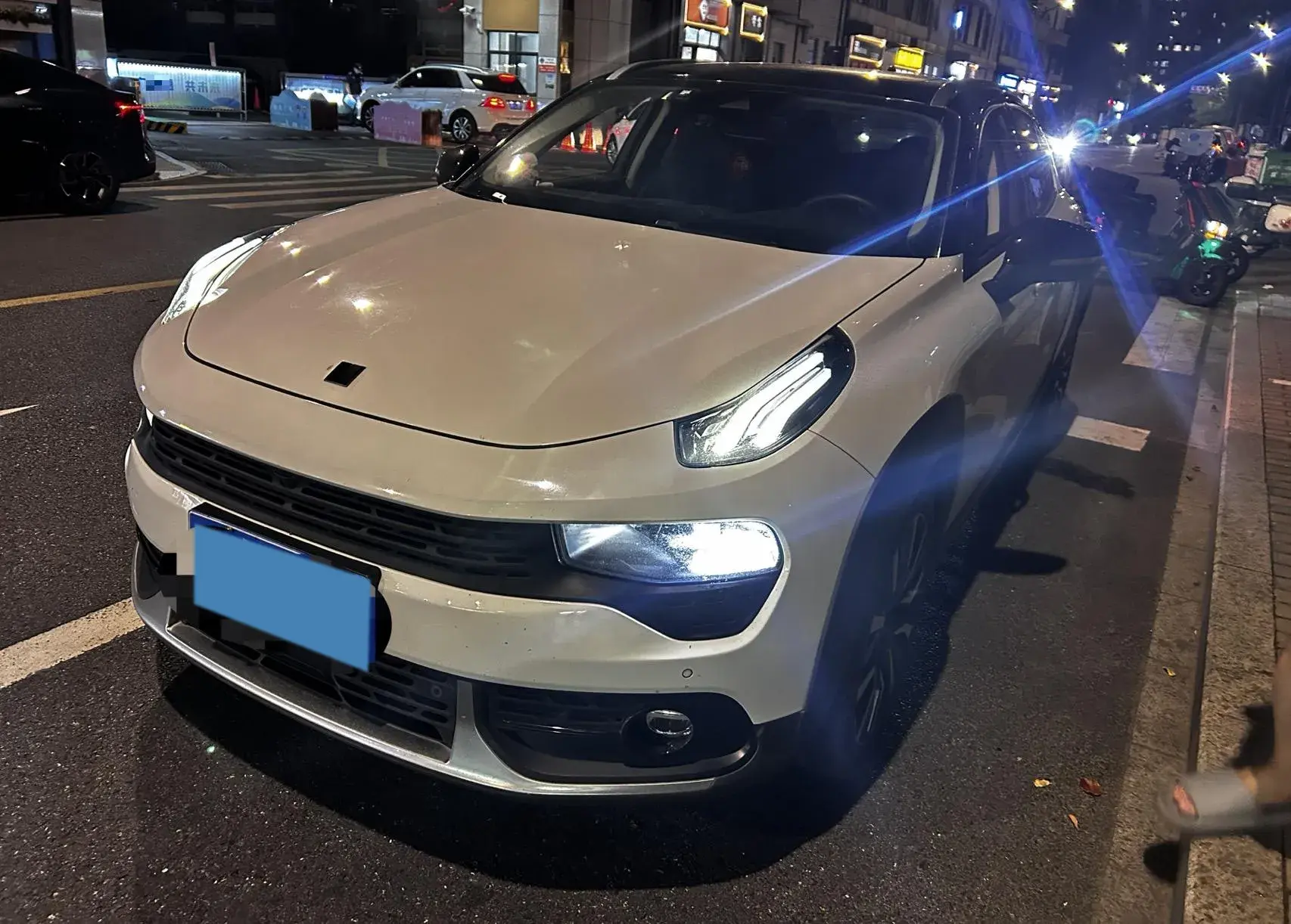 2018 LYNK&CO 02 view 1