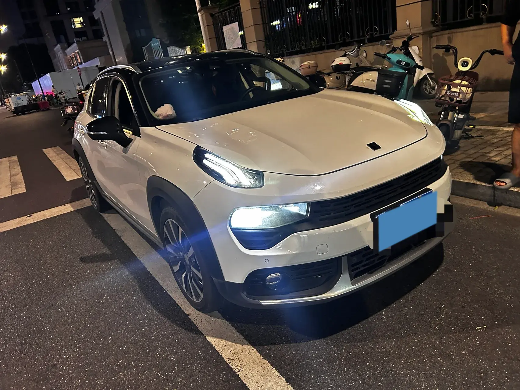 2018 LYNK&CO 02 thumbnail 4