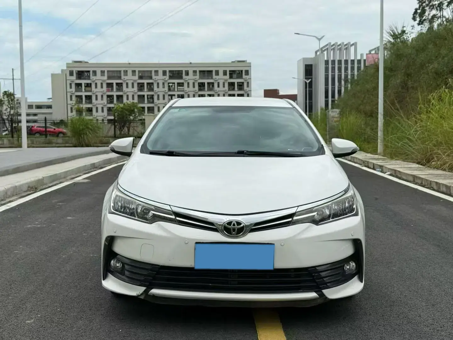 2018 TOYOTA COROLLA thumbnail 2