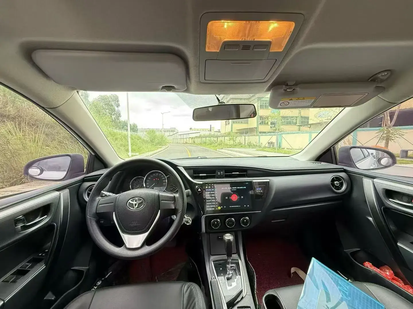 2018 TOYOTA COROLLA thumbnail 3