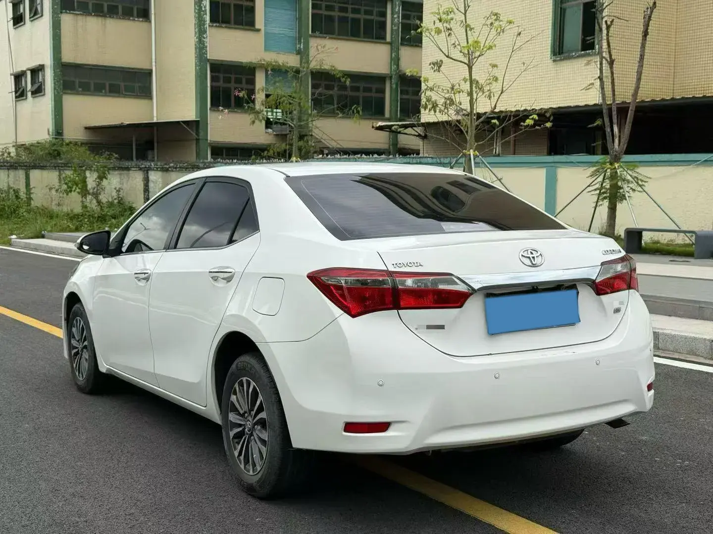 2018 TOYOTA COROLLA thumbnail 4