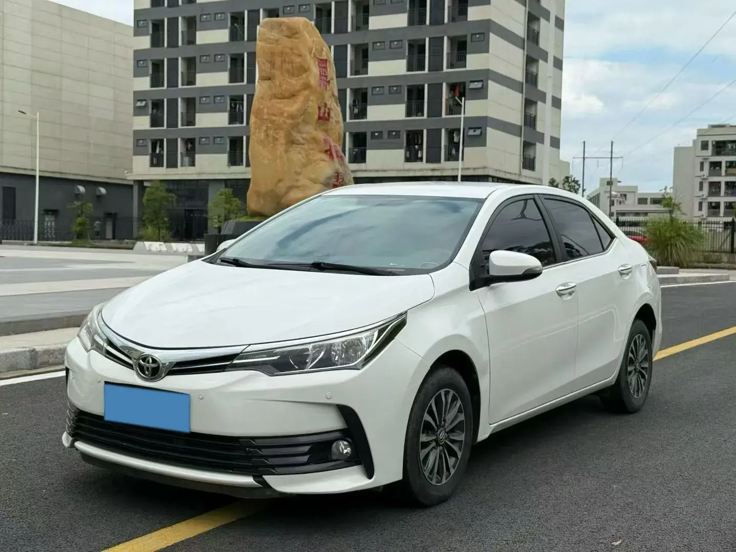2018 TOYOTA COROLLA view 1