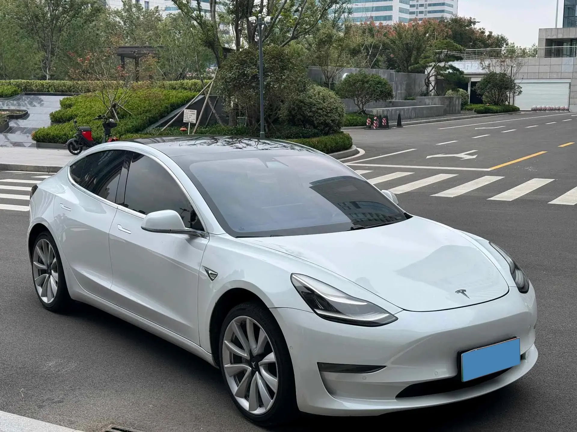 2019 TESLA MODEL thumbnail 3