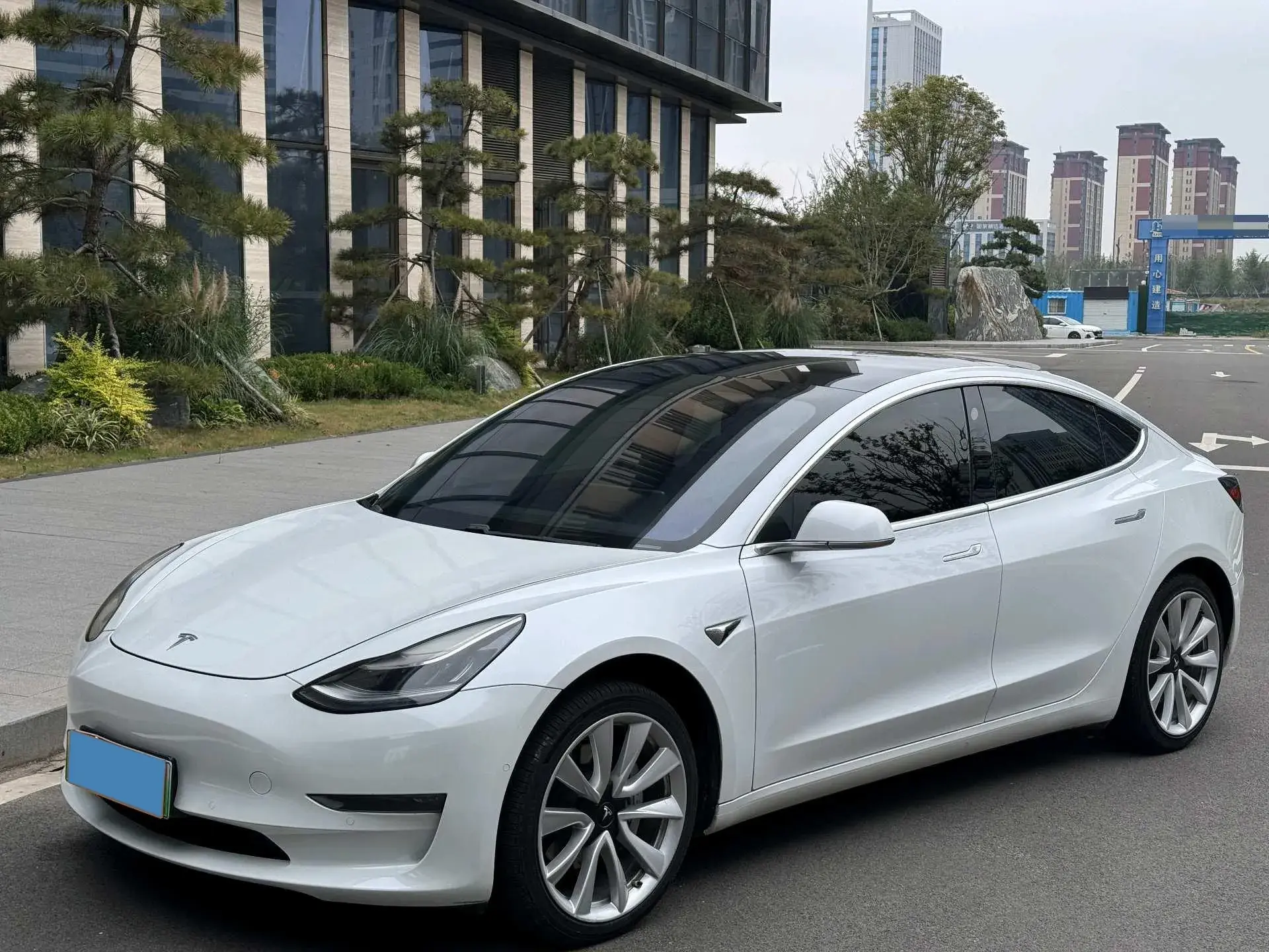 2019 TESLA MODEL view 1