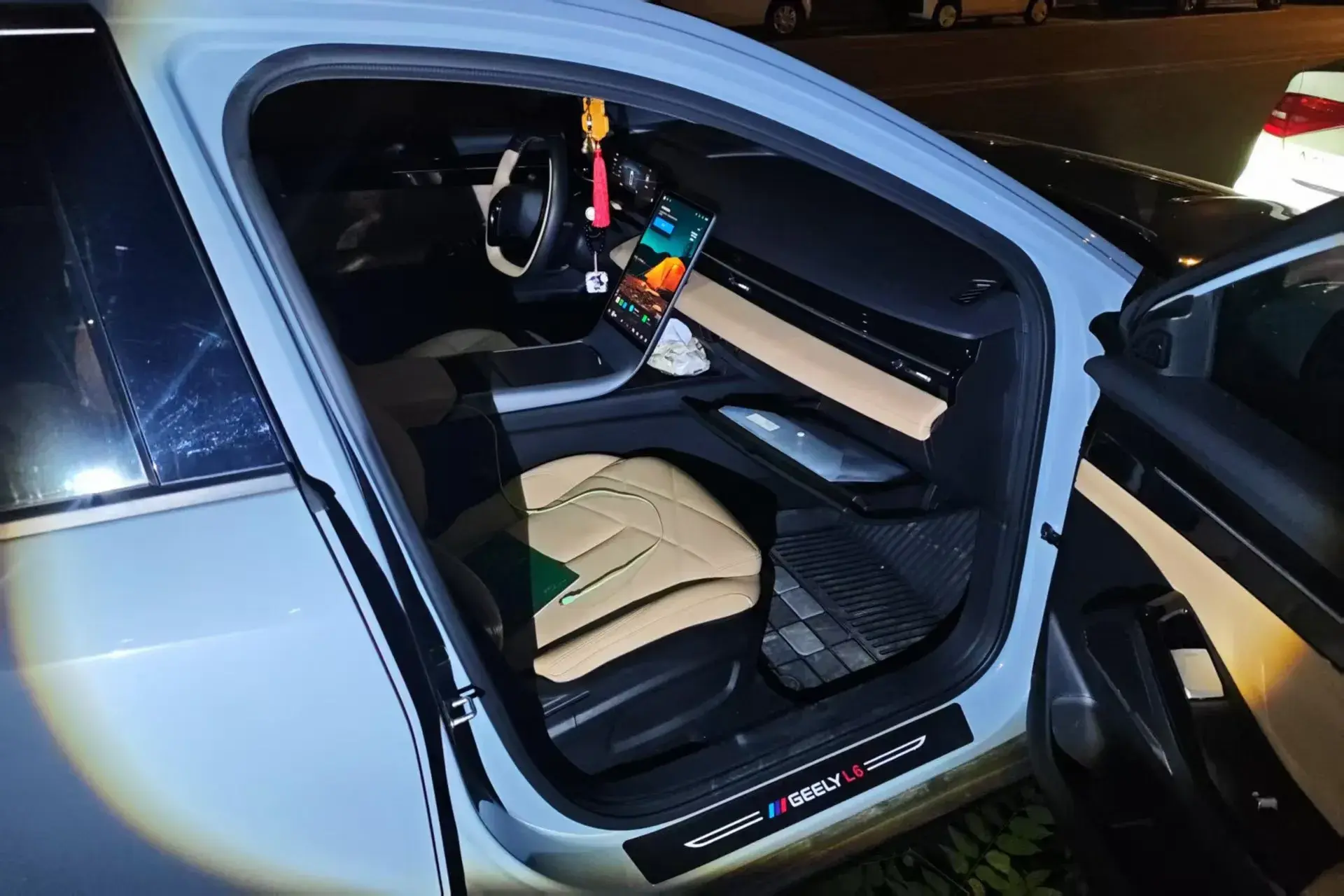 2024 GEELY GALAXY thumbnail 3