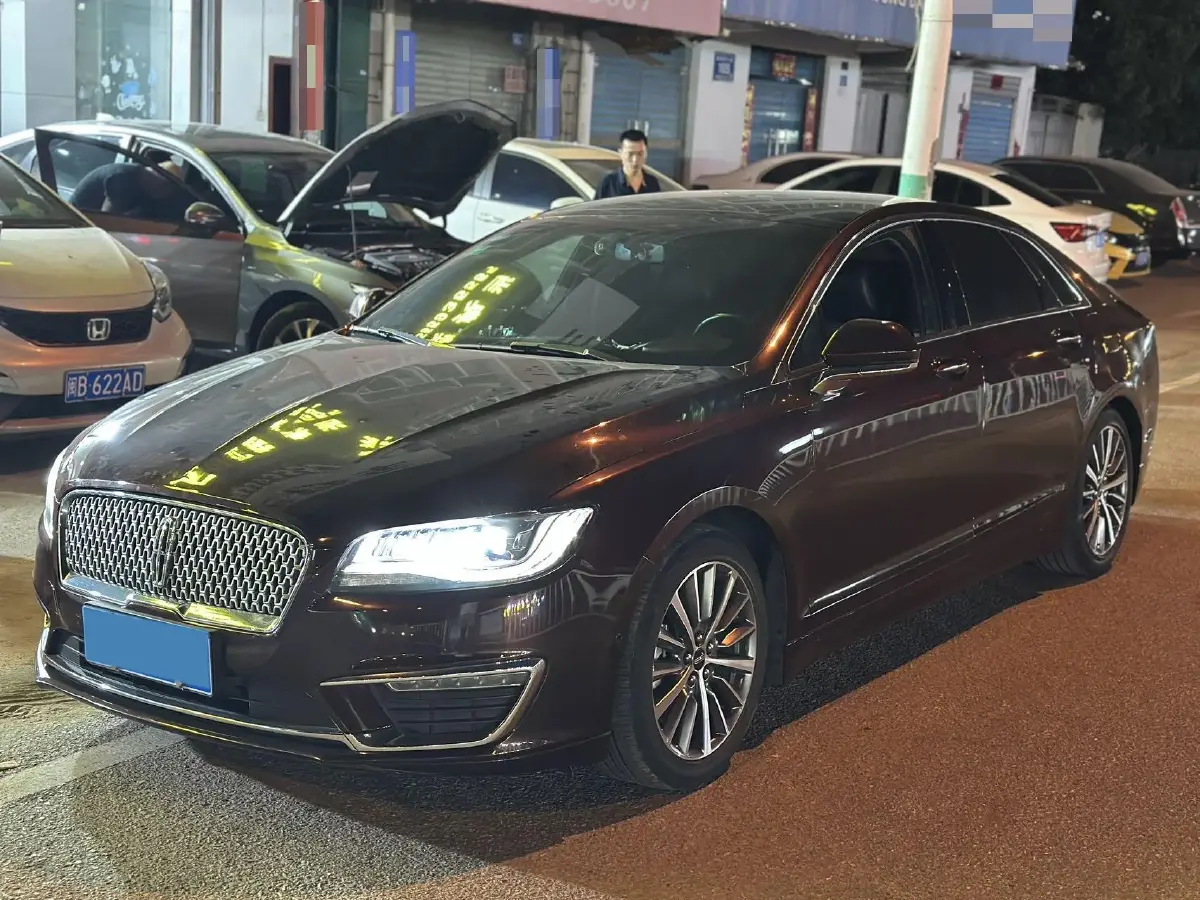 2019 Lincoln MKZ 2.0T 196HP L4 6AT