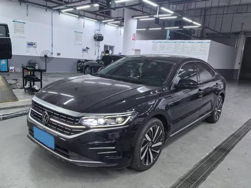 2023 Volkswagen Passat 2.0T 186HP L4 7DCT