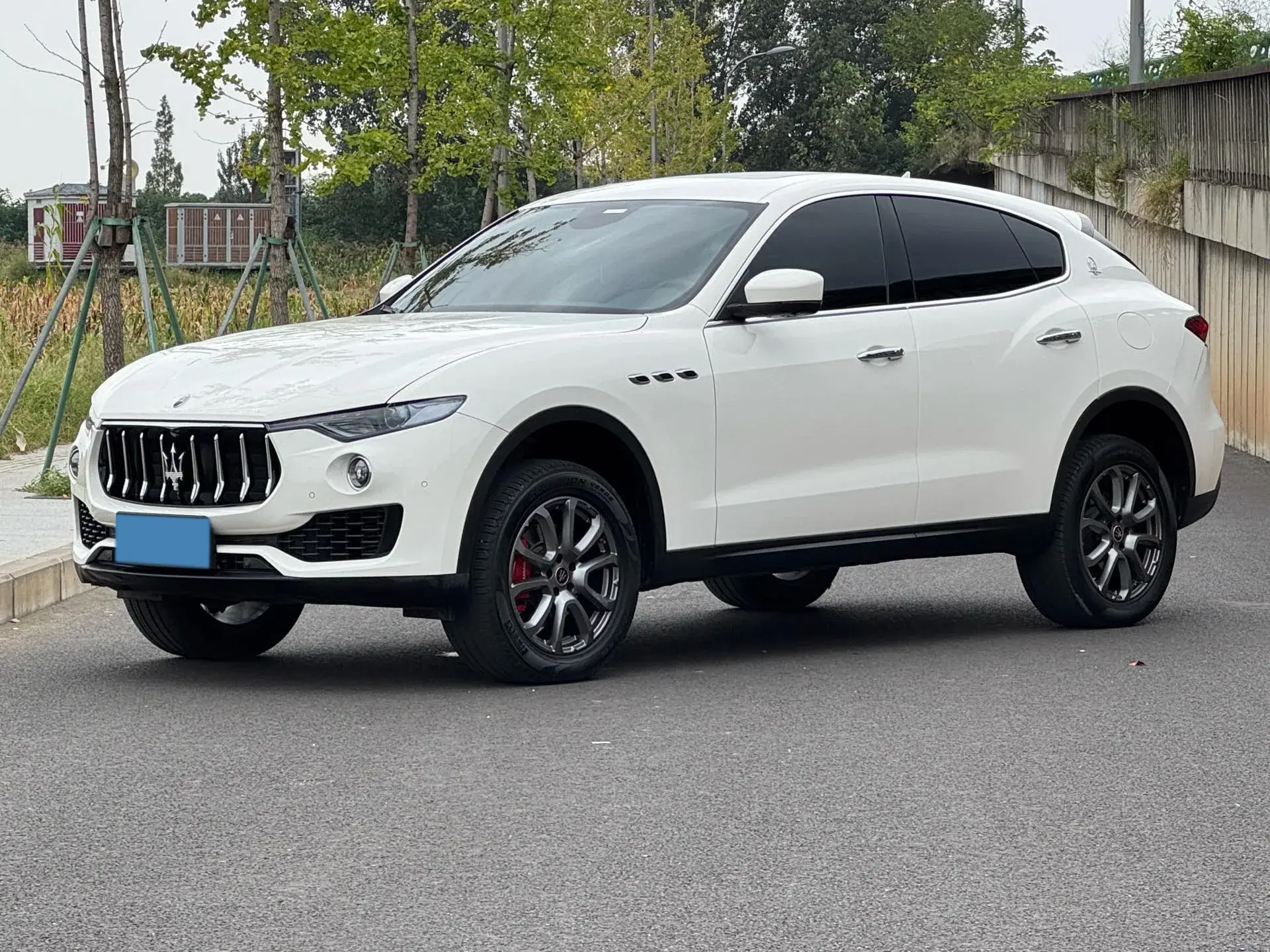 2021 MASERATI LEVANTE view 1