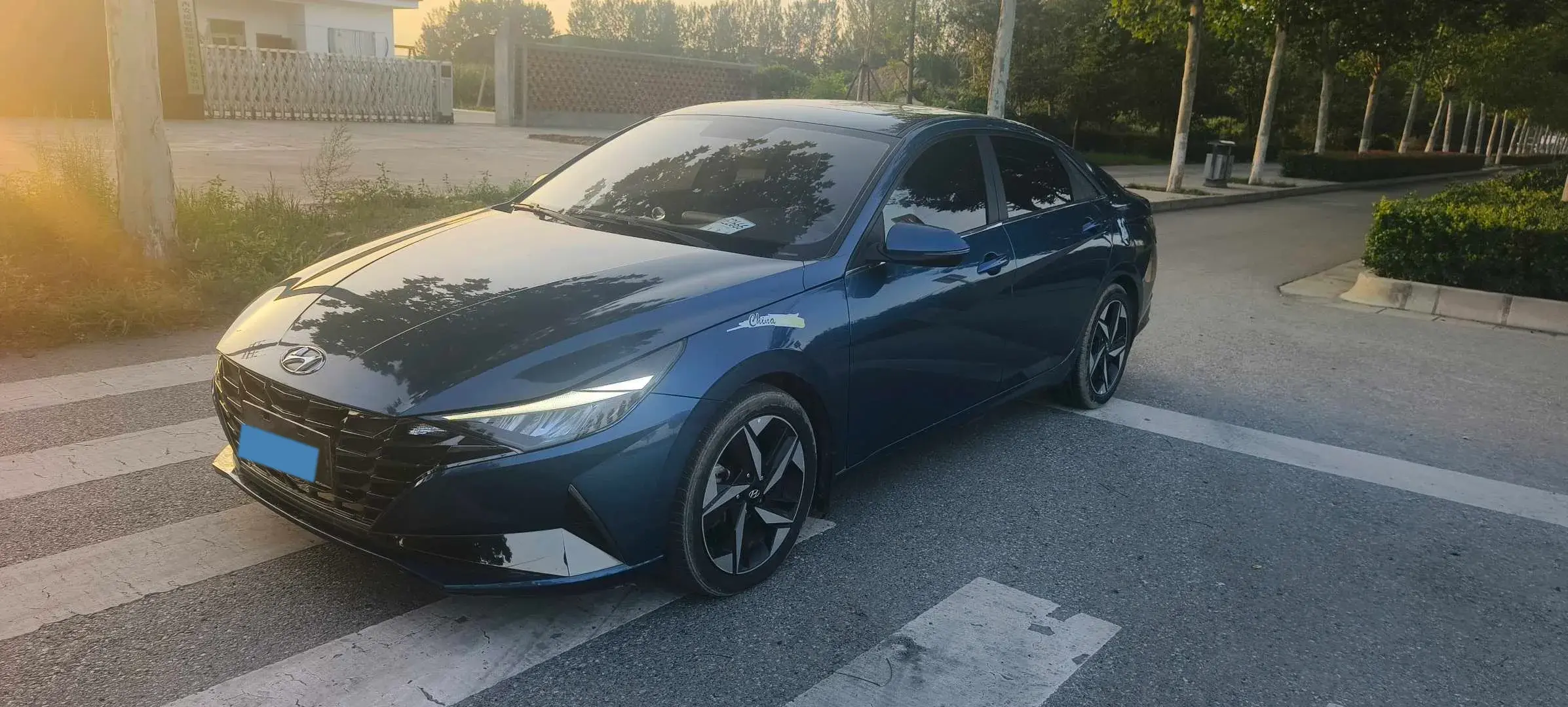 2022 HYUNDAI ELANTRA view 1