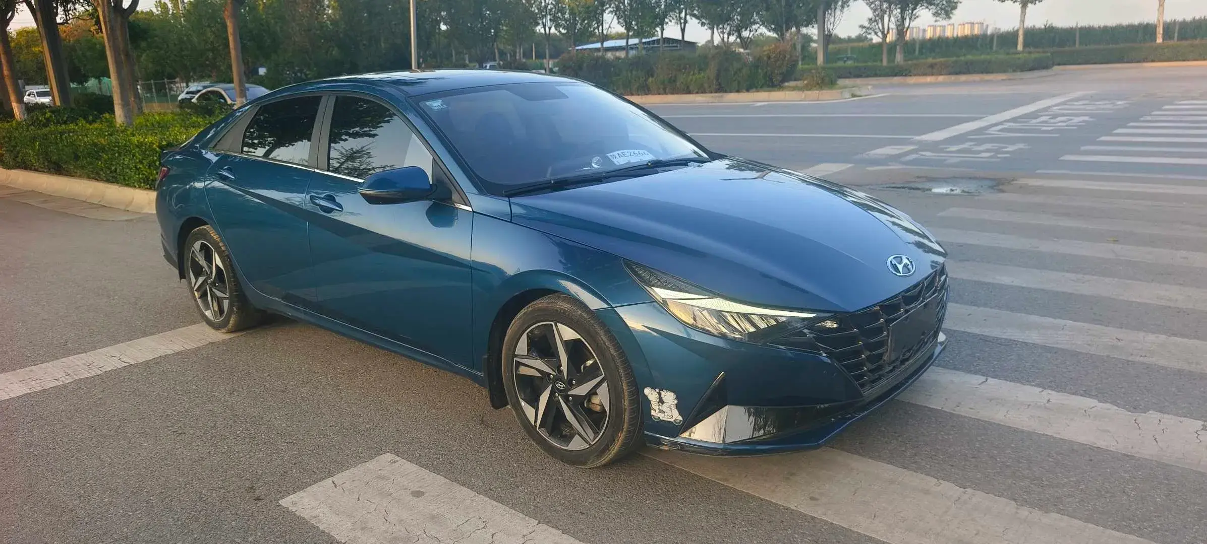 2022 HYUNDAI ELANTRA thumbnail 3