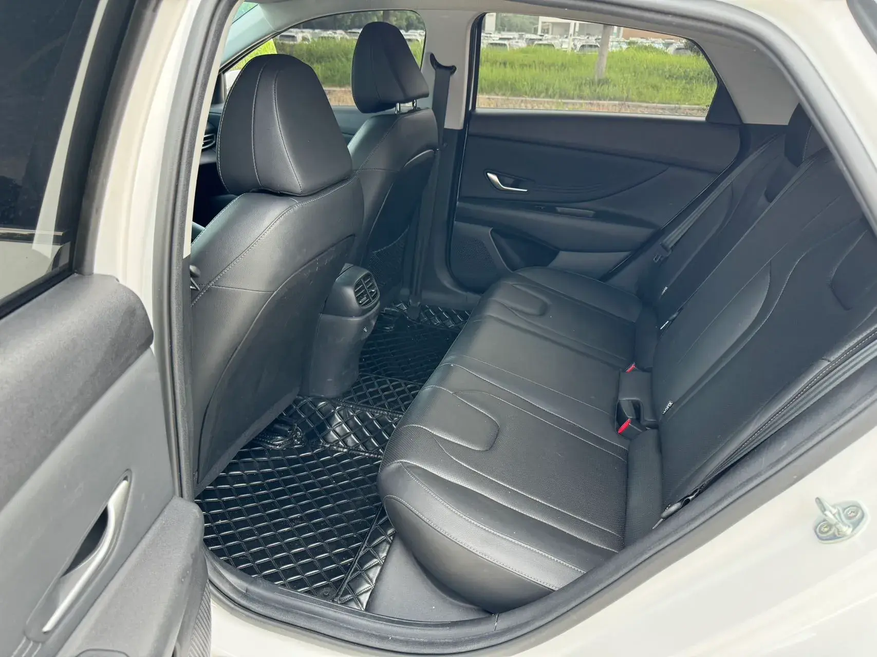 2023 HYUNDAI ELANTRA thumbnail 4