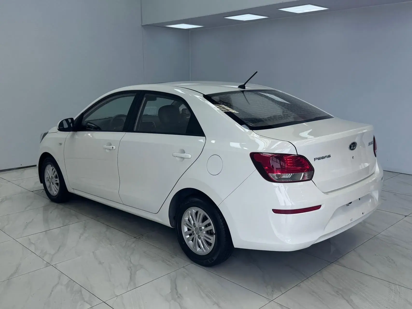 2019 KIA PEGAS thumbnail 4