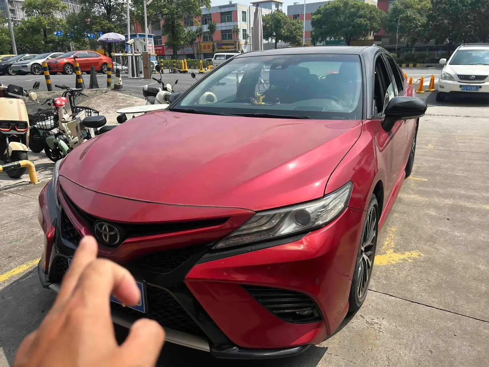 2018 TOYOTA CAMRY view 1