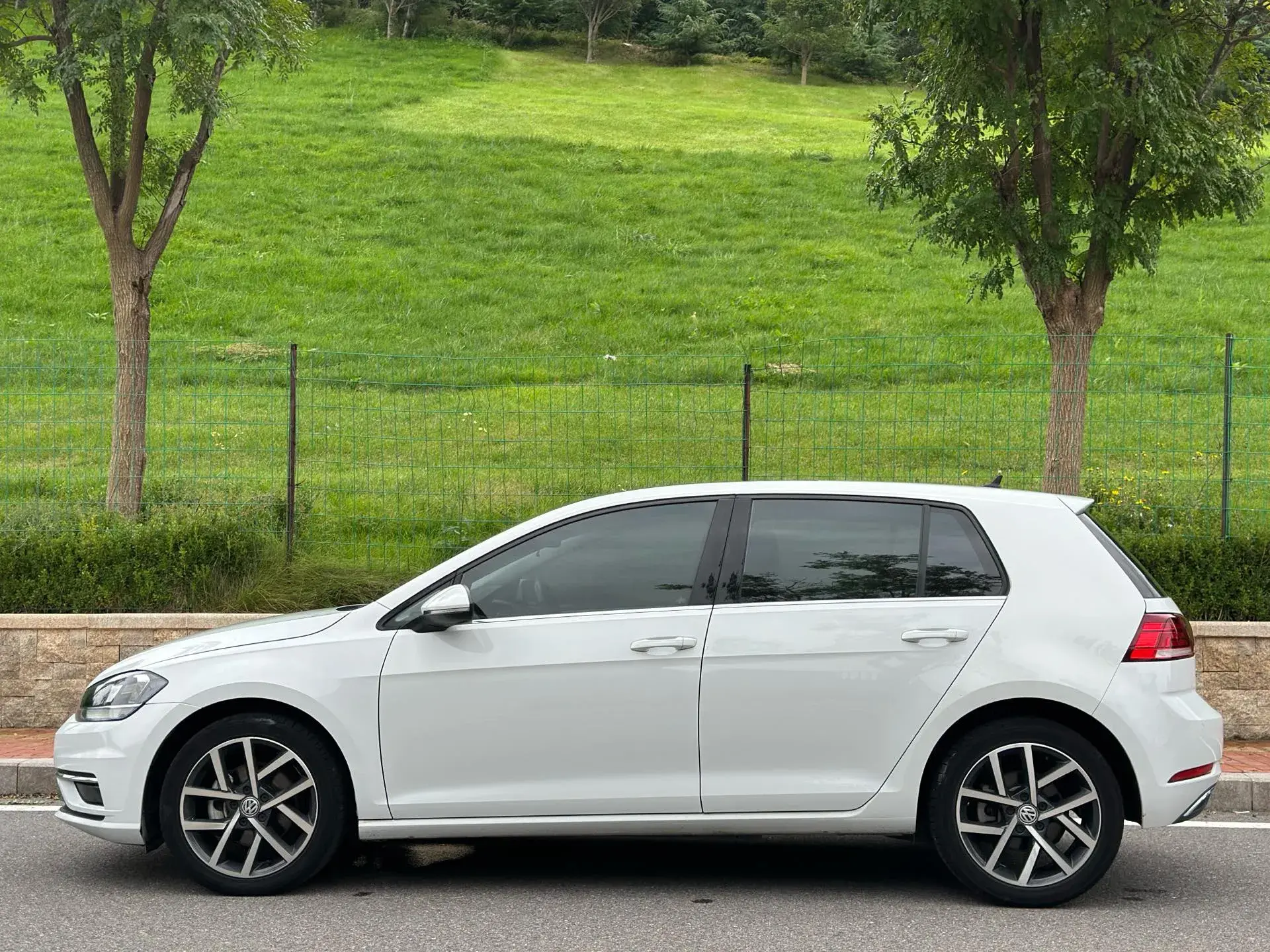 2020 VOLKSWAGEN GOLF thumbnail 4