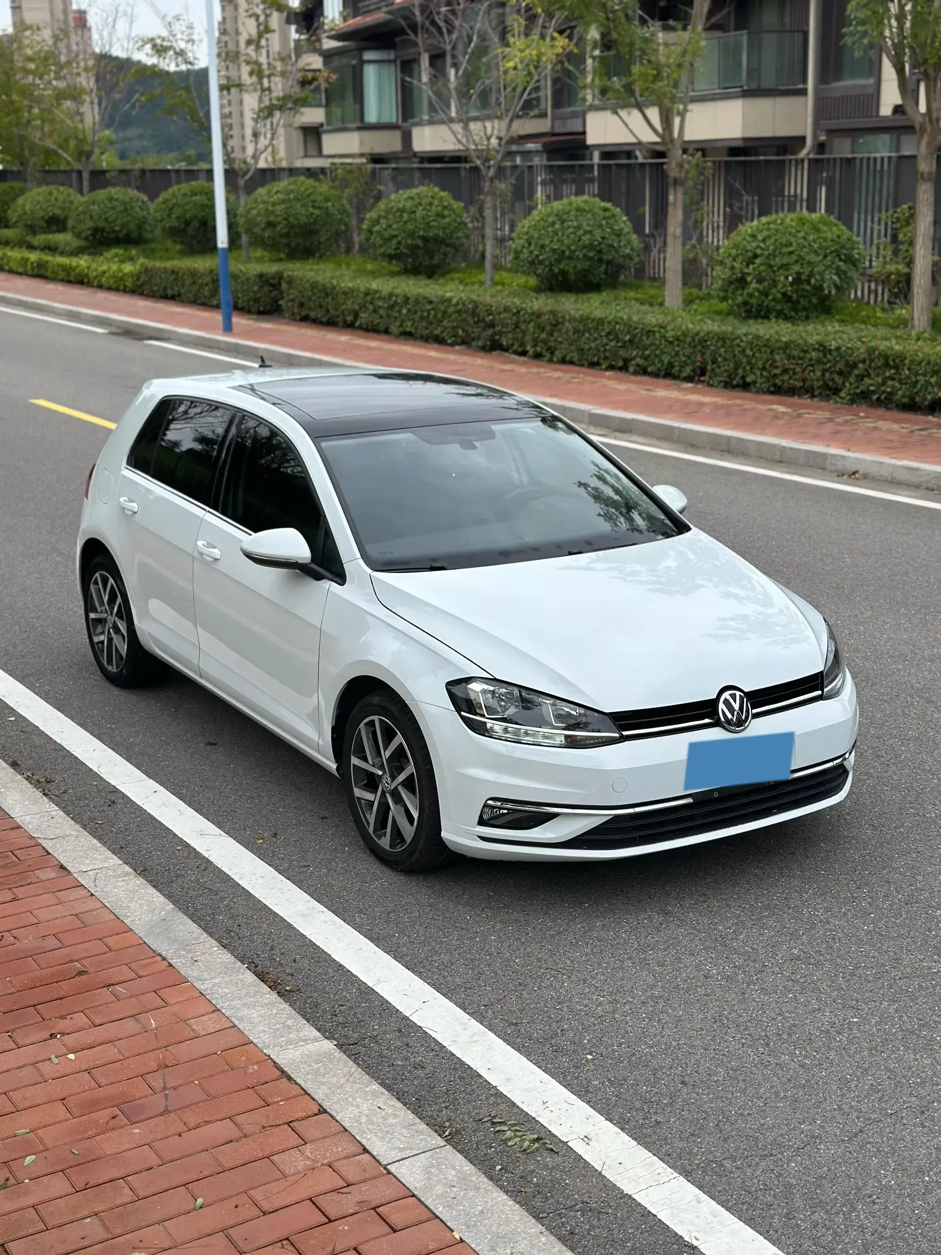 2020 VOLKSWAGEN GOLF thumbnail 3
