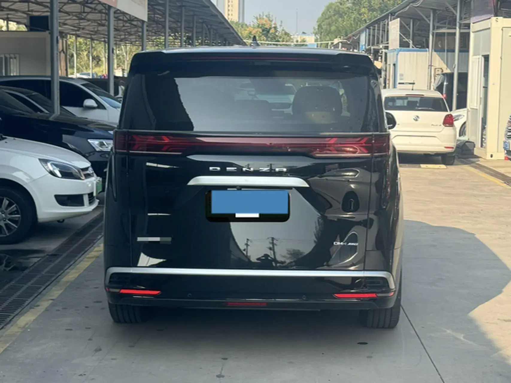 2022 DENZA D9 thumbnail 4