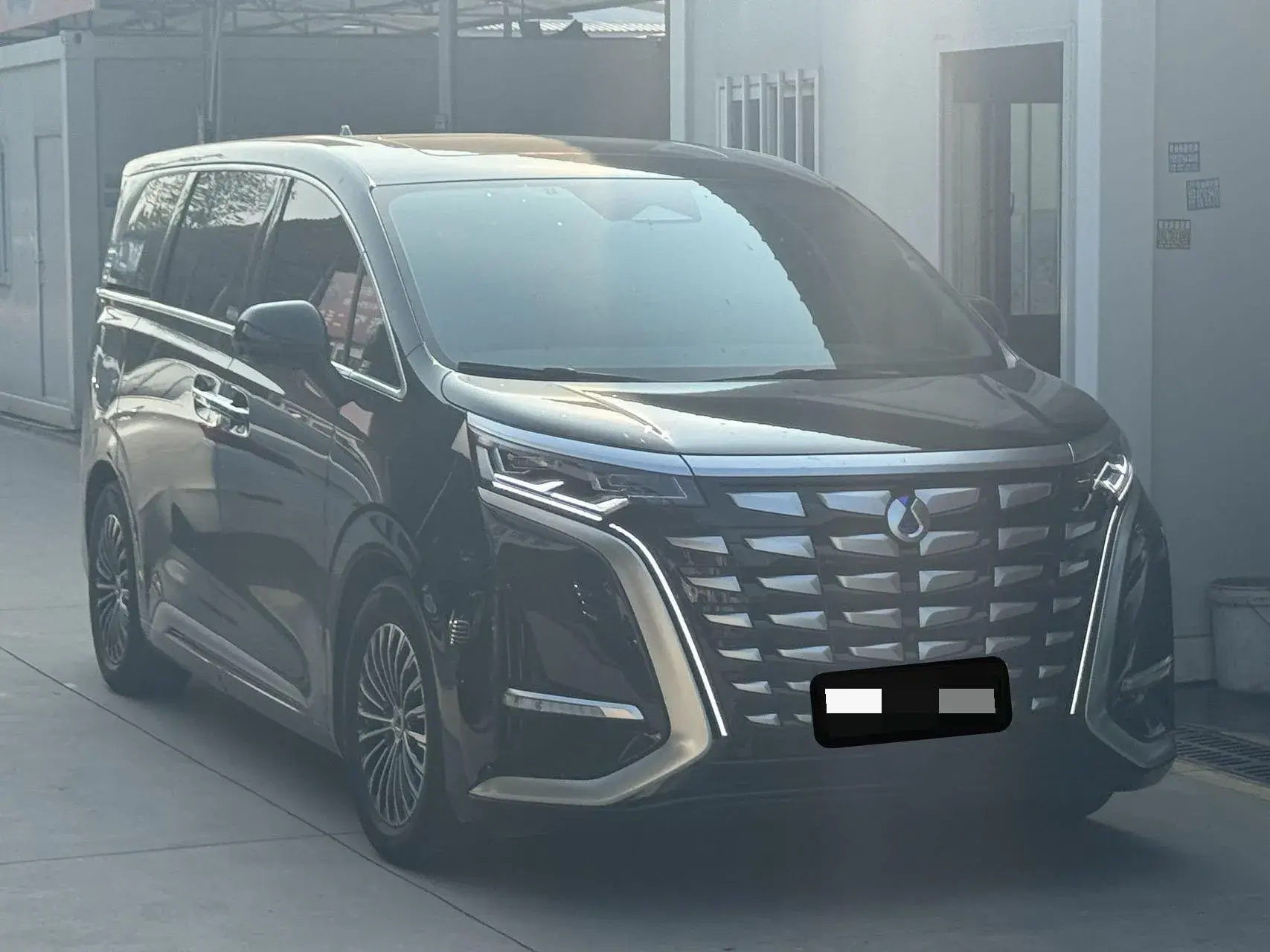 2022 DENZA D9 thumbnail 3