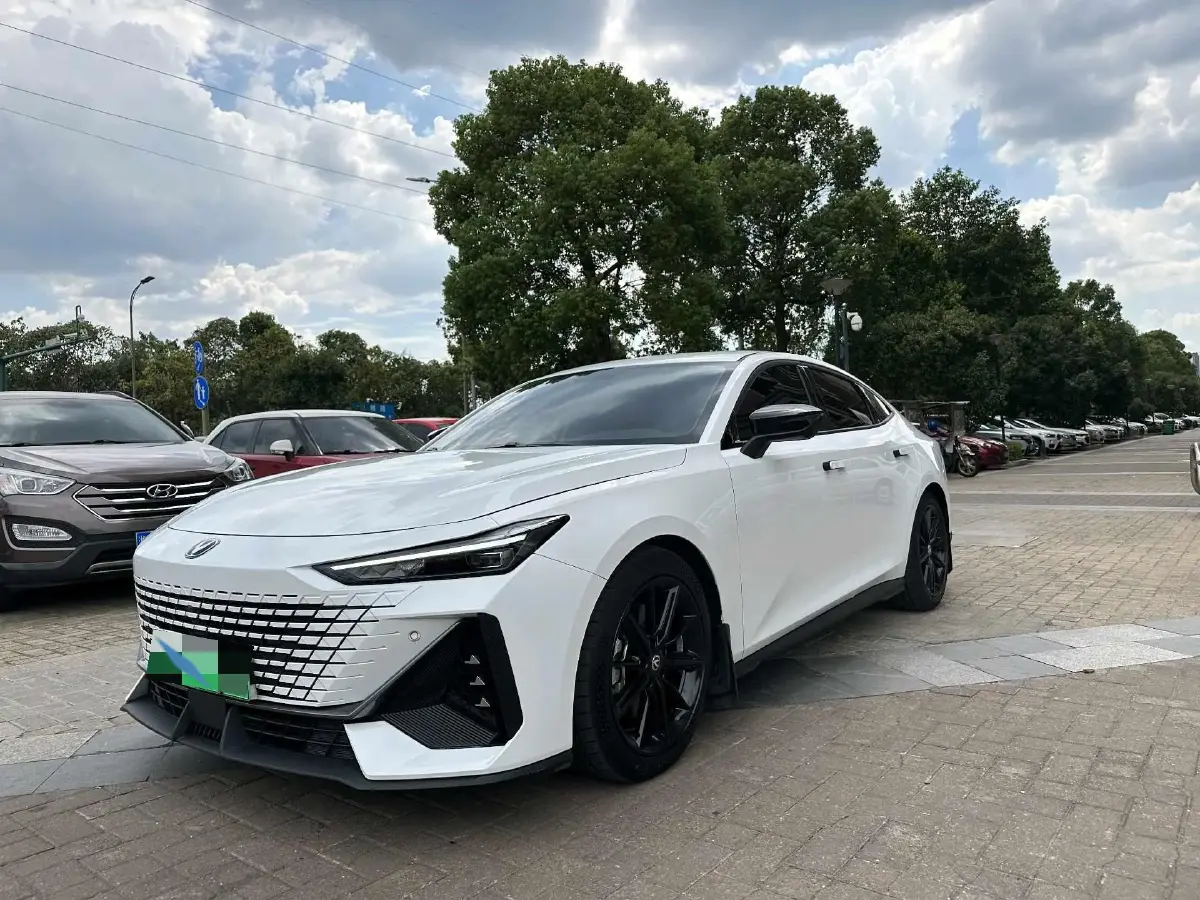2023 ChangAn UNI-V iDD 1.5T 170HP L4 6TCT PHEV 18.4KWH
